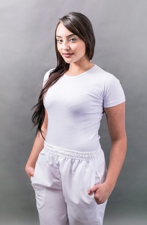 uniforme linha branca conjunto feminino composto de camiseta feminina de malha manga curta e calça de algodão com elástico na cintura.